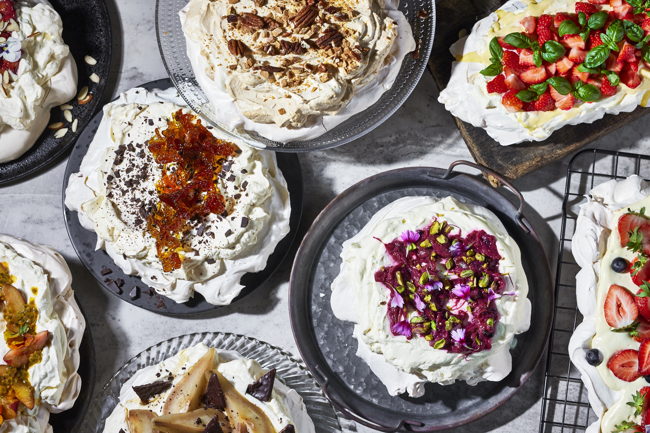 Pavlovaguide, oversiktsbilde, 17. mai, oppskrift, kake med krem