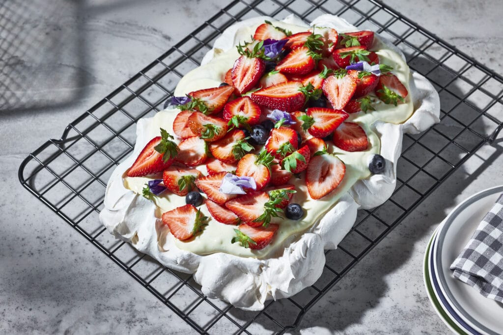 Pavlova, 17. mai, kake, oppskrift, jordbær, blåbær