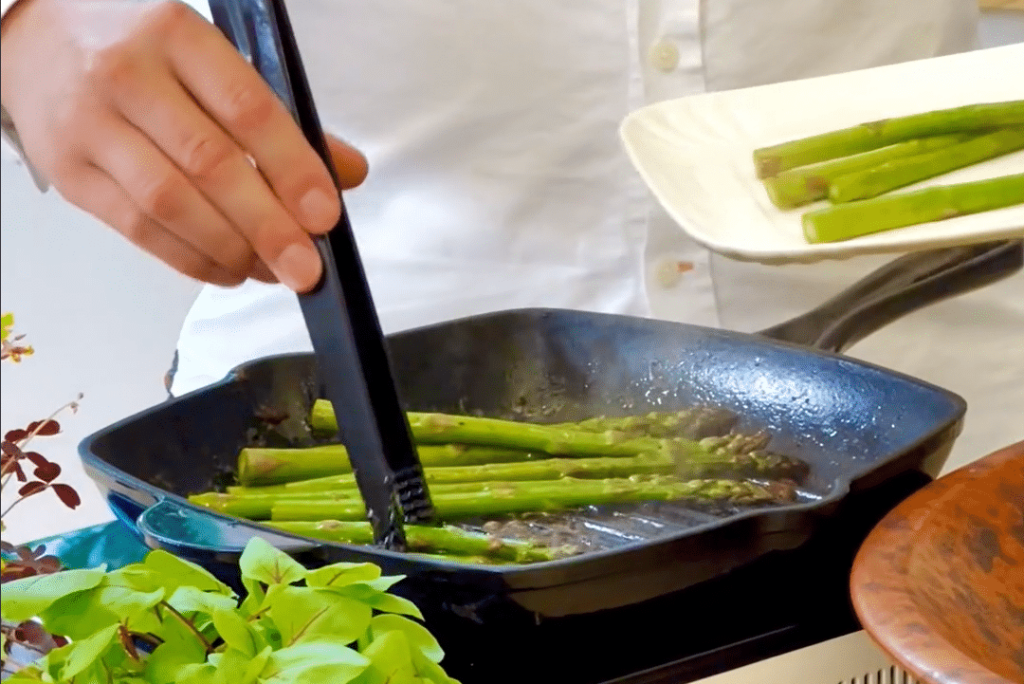 asparges med urtesmør, sommerrett, simen vatne, videooppskrift